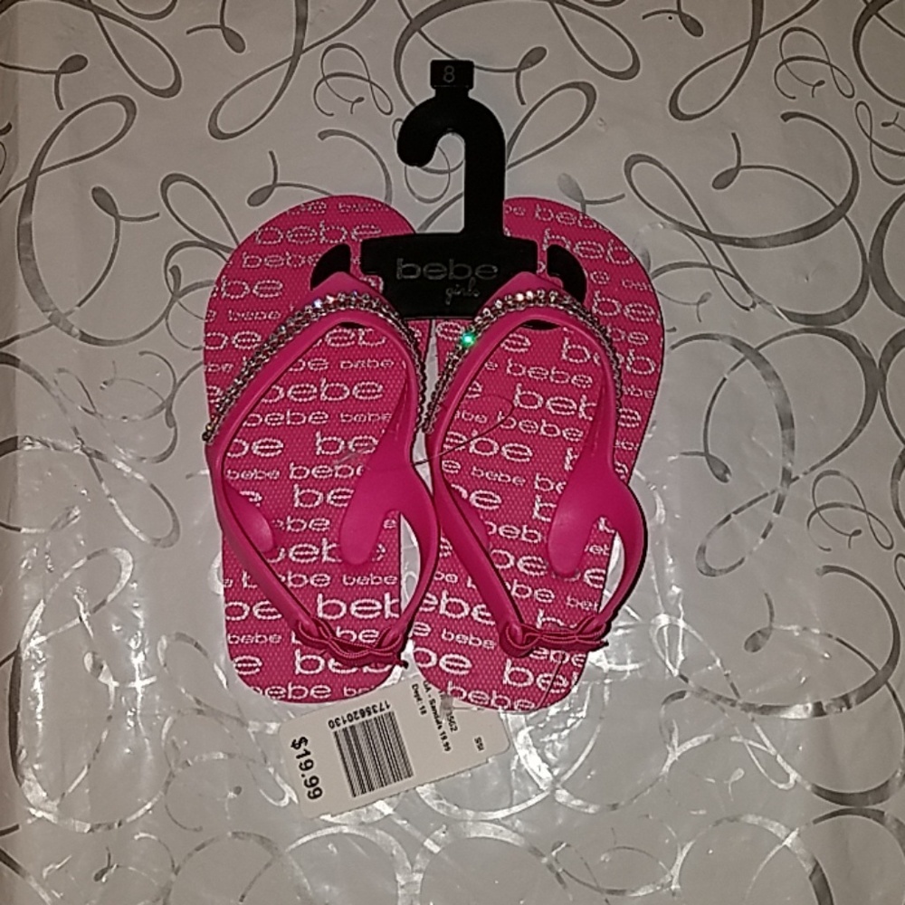 NWT 🌞💎bebe thong sandals with elastic back.